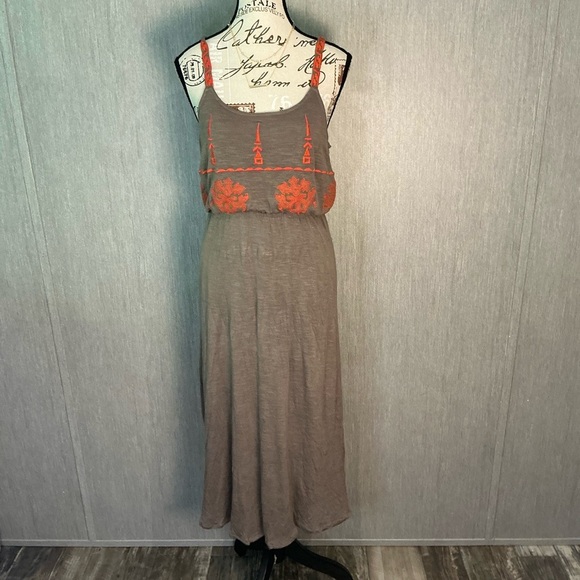 HD in Paris Gray Midi Skirt with Orange Embroidery Size Small - Picture 1 of 12